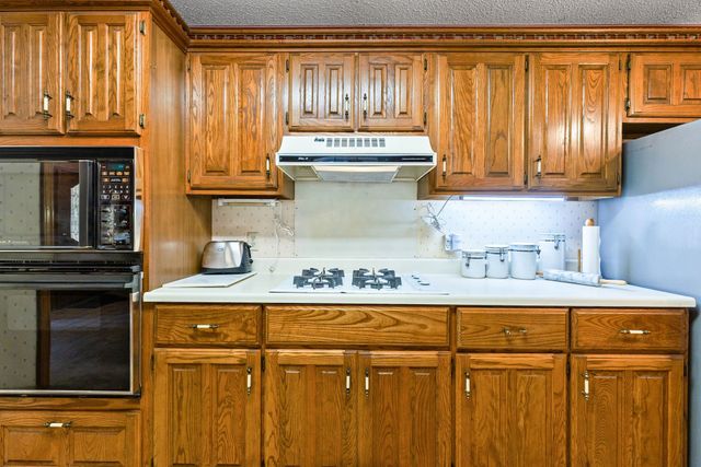 301 Paris Street, Pecan Gap, TX 75469