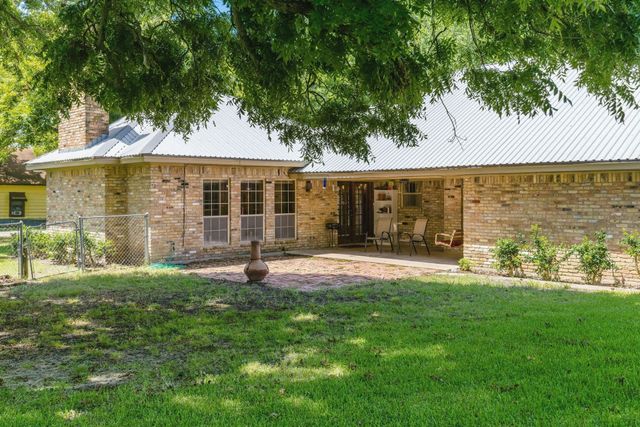 301 Paris Street, Pecan Gap, TX 75469