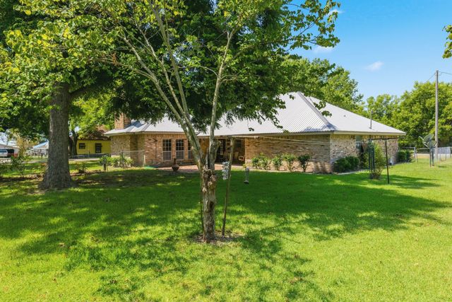 301 Paris Street, Pecan Gap, TX 75469