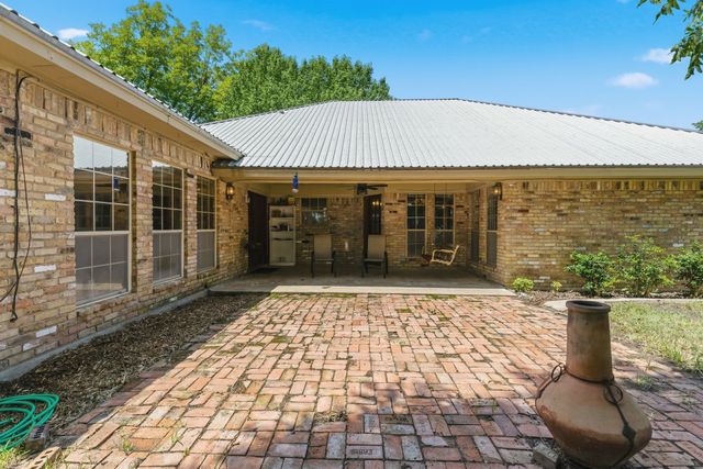 301 Paris Street, Pecan Gap, TX 75469
