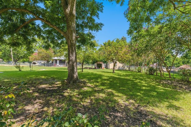 301 Paris Street, Pecan Gap, TX 75469