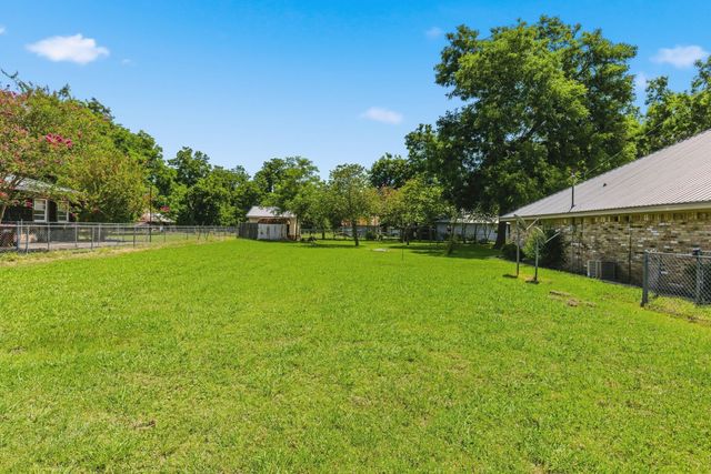 301 Paris Street, Pecan Gap, TX 75469