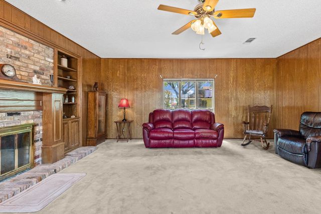 301 Paris Street, Pecan Gap, TX 75469