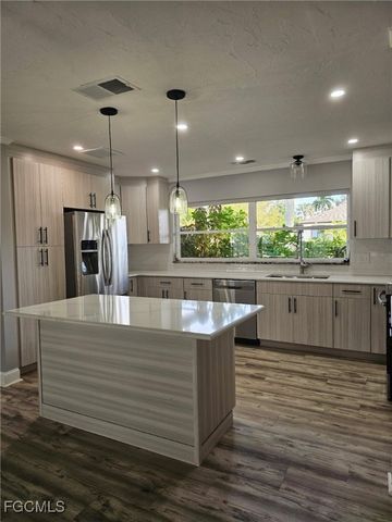 3933 E River DR, Fort Myers, FL 33916