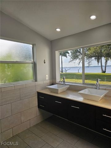 3933 E River DR, Fort Myers, FL 33916