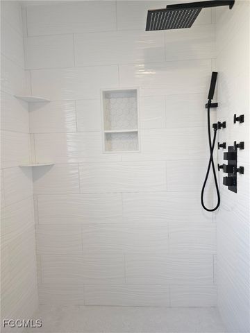 3933 E River DR, Fort Myers, FL 33916