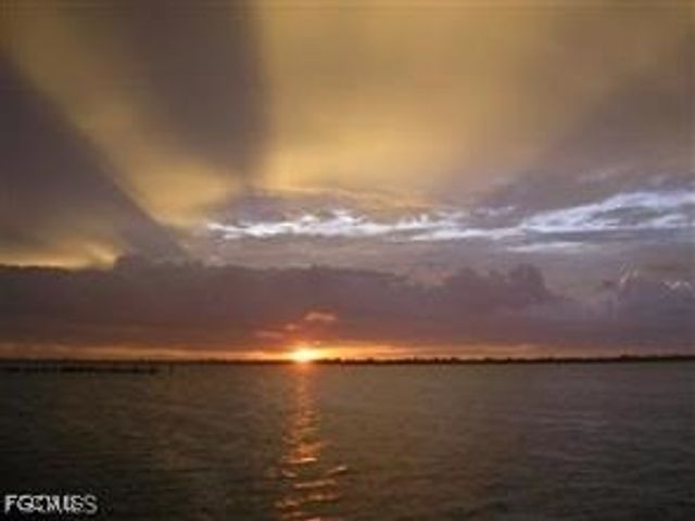 3933 E River DR, Fort Myers, FL 33916