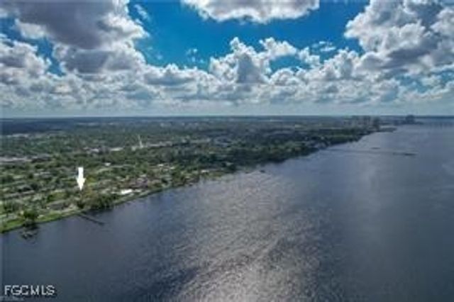 3933 E River DR, Fort Myers, FL 33916