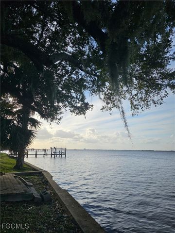 3933 E River DR, Fort Myers, FL 33916