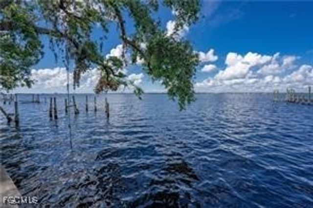 3933 E River DR, Fort Myers, FL 33916