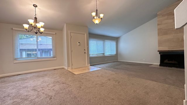 183 Cascade Drive, Indian Head Park, IL 60525