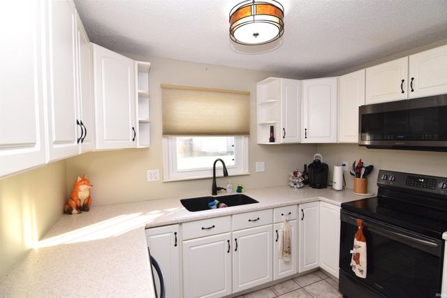 3301 E Miami Trail, Muncie, IN 47302