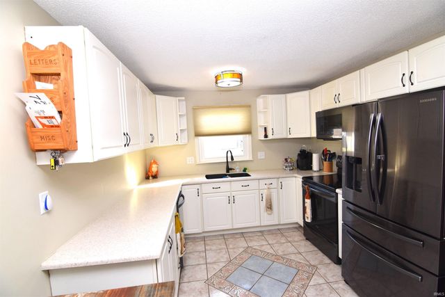 3301 E Miami Trail, Muncie, IN 47302