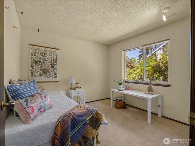 4915 N 37th Street, Tacoma, WA 98407