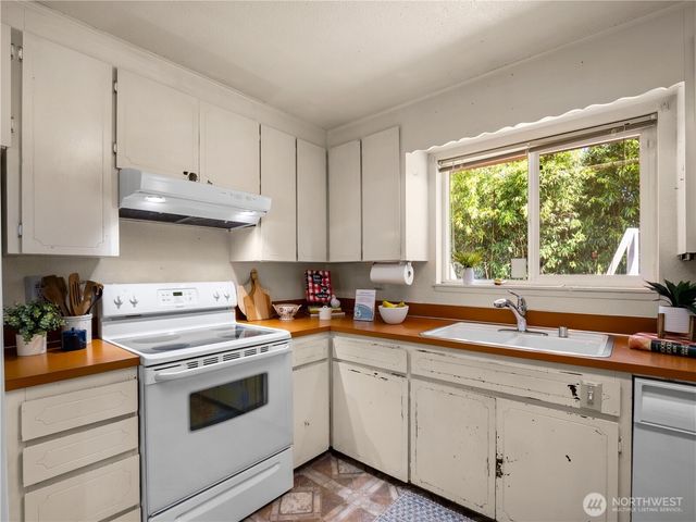 4915 N 37th Street, Tacoma, WA 98407