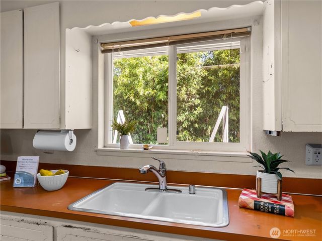 4915 N 37th Street, Tacoma, WA 98407