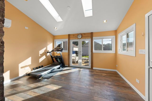 5733 S New England Avenue, Chicago, IL 60638