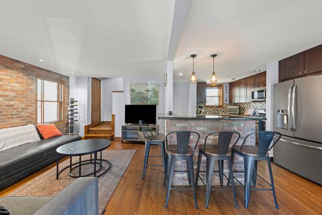 5733 S New England Avenue, Chicago, IL 60638