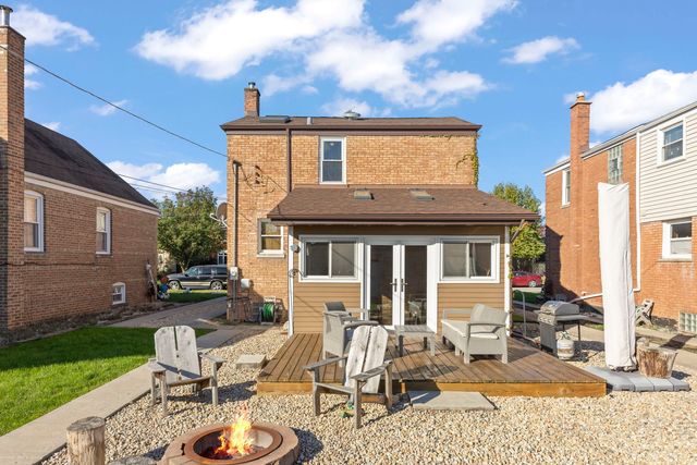 5733 S New England Avenue, Chicago, IL 60638