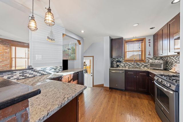 5733 S New England Avenue, Chicago, IL 60638