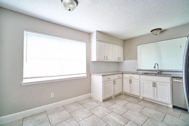 923 Kenforest Drive, Missouri City, TX 77489