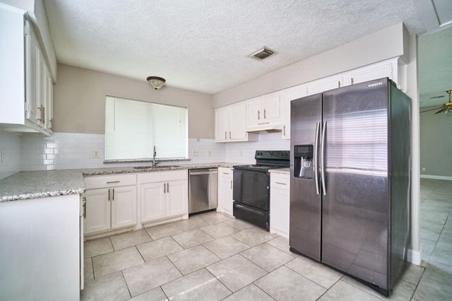 923 Kenforest Drive, Missouri City, TX 77489