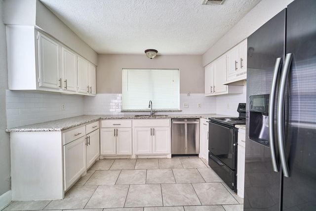 923 Kenforest Drive, Missouri City, TX 77489