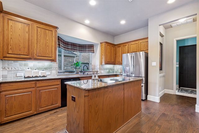 2505 Valley Glen Court, Carrollton, TX 75010