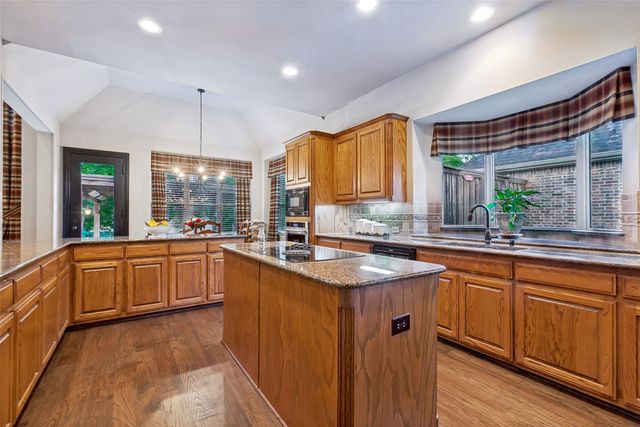 2505 Valley Glen Court, Carrollton, TX 75010