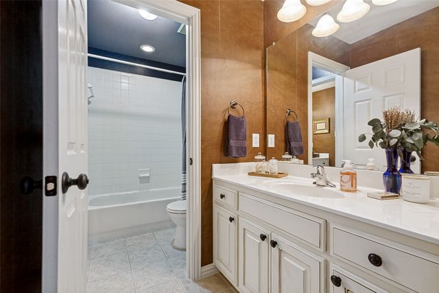 2505 Valley Glen Court, Carrollton, TX 75010