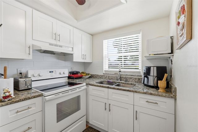 404 E ORLANDO AVENUE 11B, Ocoee, FL 34761