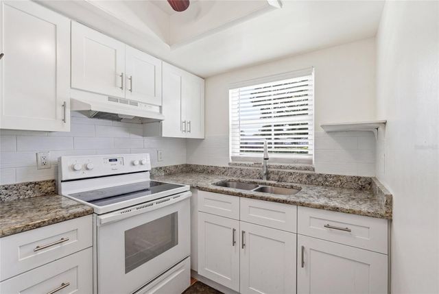 404 E ORLANDO AVENUE 11B, Ocoee, FL 34761