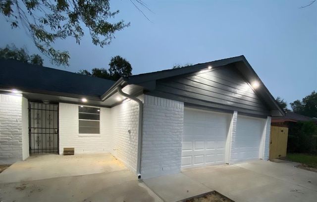 11319 Lockgate Lane, Houston, TX 77048