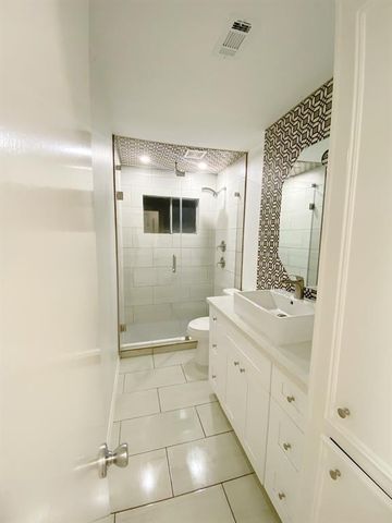 11319 Lockgate Lane, Houston, TX 77048