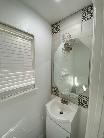 11319 Lockgate Lane, Houston, TX 77048