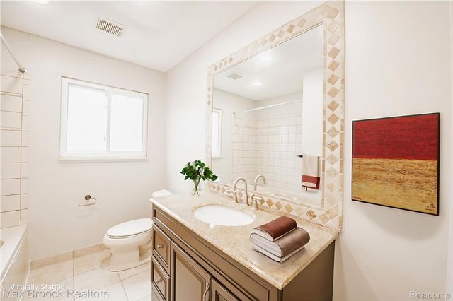 5528 SUNNYCREST Drive, West Bloomfield Charter Township, MI 48323