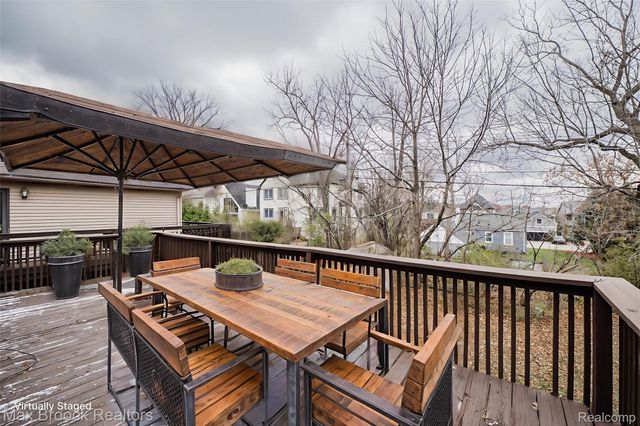 5528 SUNNYCREST Drive, West Bloomfield Charter Township, MI 48323