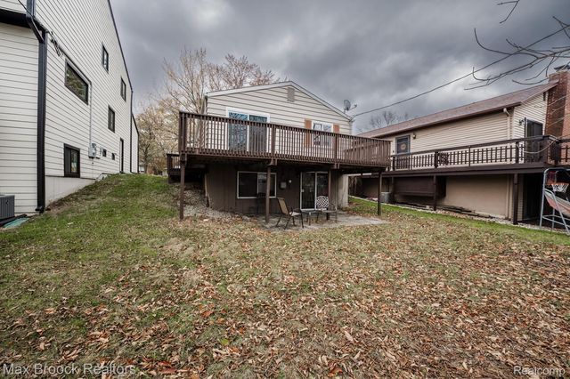 5528 SUNNYCREST Drive, West Bloomfield Charter Township, MI 48323