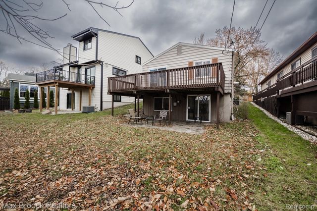 5528 SUNNYCREST Drive, West Bloomfield Charter Township, MI 48323