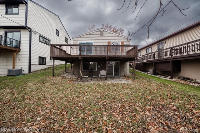 5528 SUNNYCREST Drive, West Bloomfield Charter Township, MI 48323