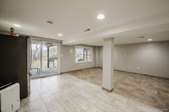 5528 SUNNYCREST Drive, West Bloomfield Charter Township, MI 48323