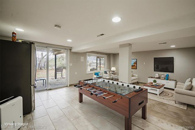 5528 SUNNYCREST Drive, West Bloomfield Charter Township, MI 48323