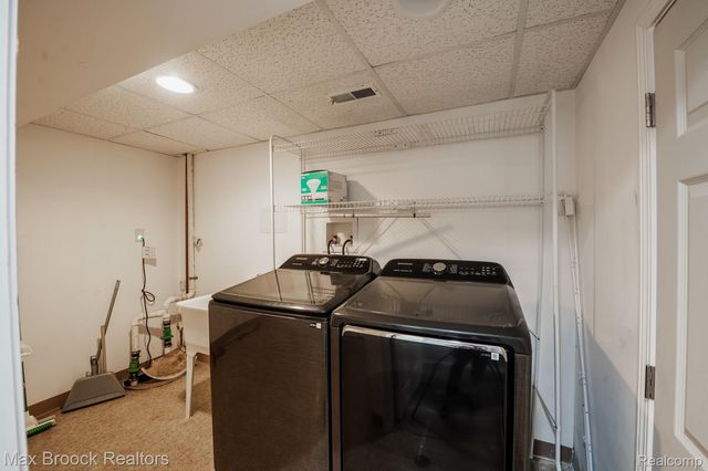 5528 SUNNYCREST Drive, West Bloomfield Charter Township, MI 48323