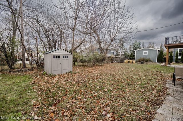 5528 SUNNYCREST Drive, West Bloomfield Charter Township, MI 48323