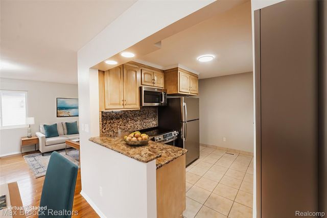 5528 SUNNYCREST Drive, West Bloomfield Charter Township, MI 48323