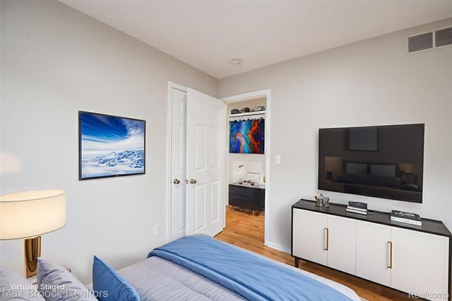 5528 SUNNYCREST Drive, West Bloomfield Charter Township, MI 48323