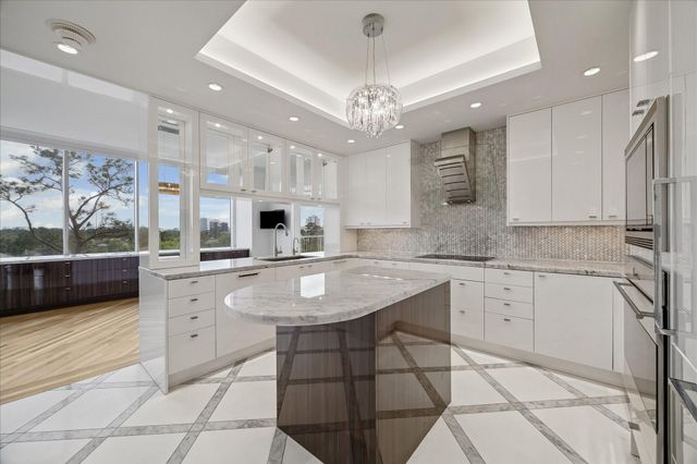 121 N Post Oak Lane 706, Houston, TX 77024