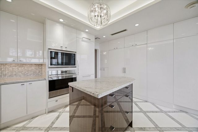 121 N Post Oak Lane 706, Houston, TX 77024