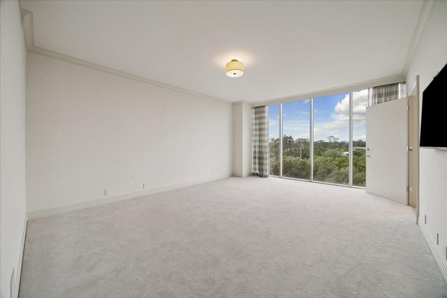 121 N Post Oak Lane 706, Houston, TX 77024