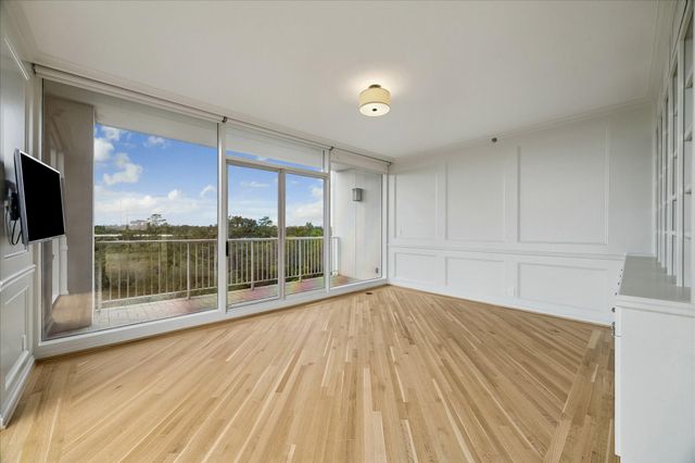 121 N Post Oak Lane 706, Houston, TX 77024